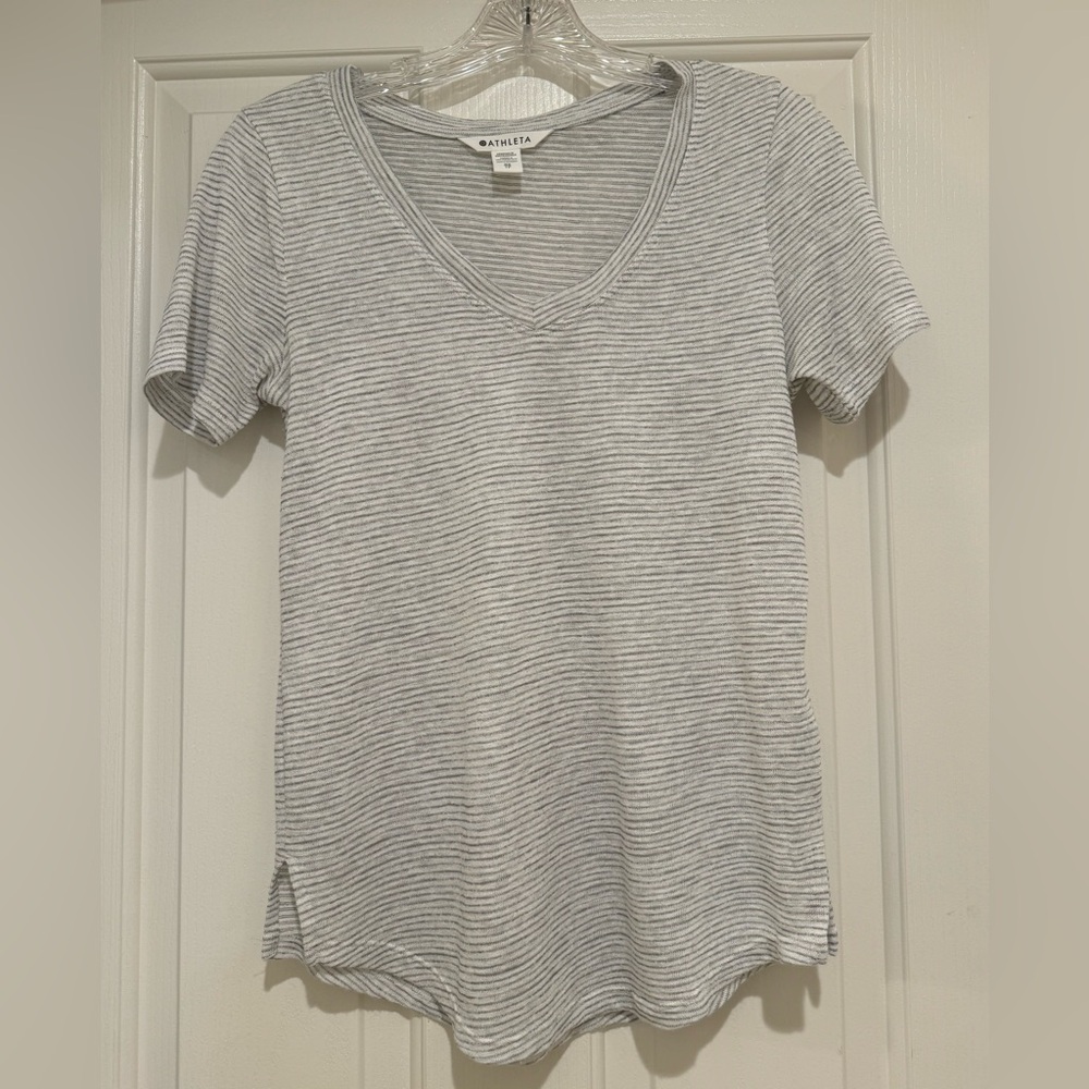 Athleta Breezy Scoop V-Neck Tee